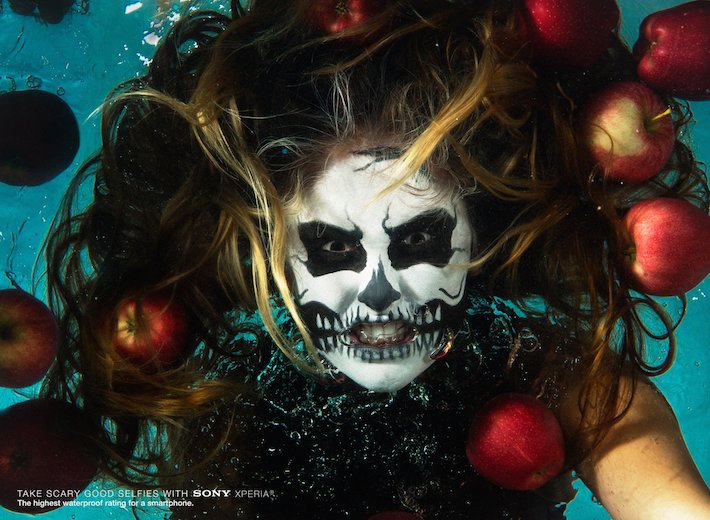 Sony-Xperia-Underwater-Selfie-Print-Presse-Mobile-Pub-Publicite-Ad-Advertising-TBTC-G-Communication-01