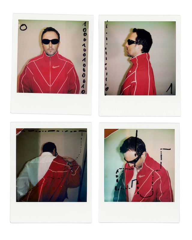 Agoria en veste rouge sur quatre polaroids annotés, portrait pour le label Sapiens